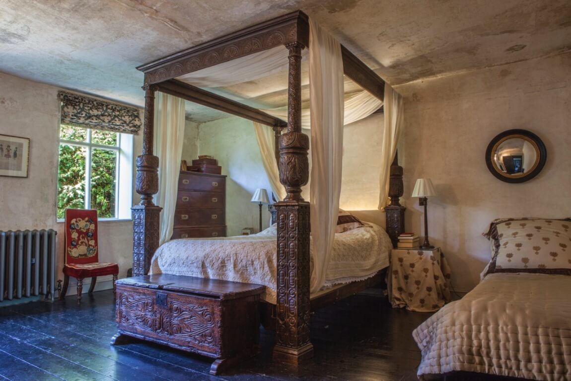 Bed in Shakespeare Airbnb